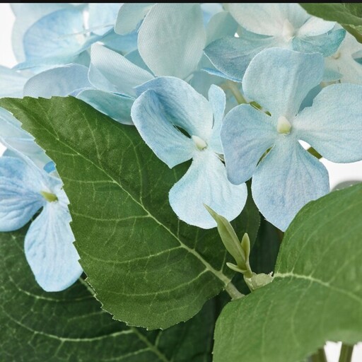 گل و گلدان مصنوعی آیکیا مدل فجکا FEJKA. آبی هیدروژنی. ارتفاع 52 و عرض 12 سانتیمتر. مناسب داخل و خارج خانه. کد 305.064.80