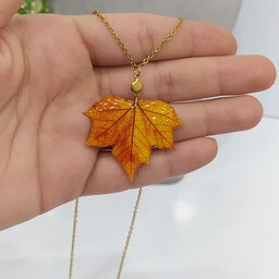 گردنبند برگ پاییزی رنگ نارنجی با اتصالات رنگ ثابت و ضد حساسیت