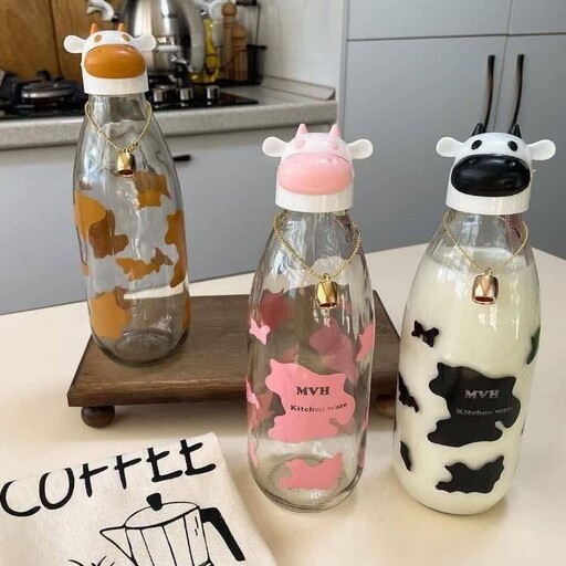 بطری شیر گاوی در سه رنگ مختلف