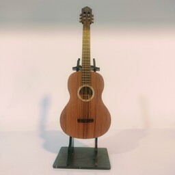 گیتار چوبی کوچک