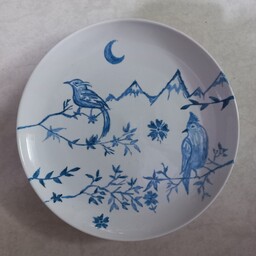 بشقاب قلم آبی نقاشی با دست طرح پرنده و کوه 