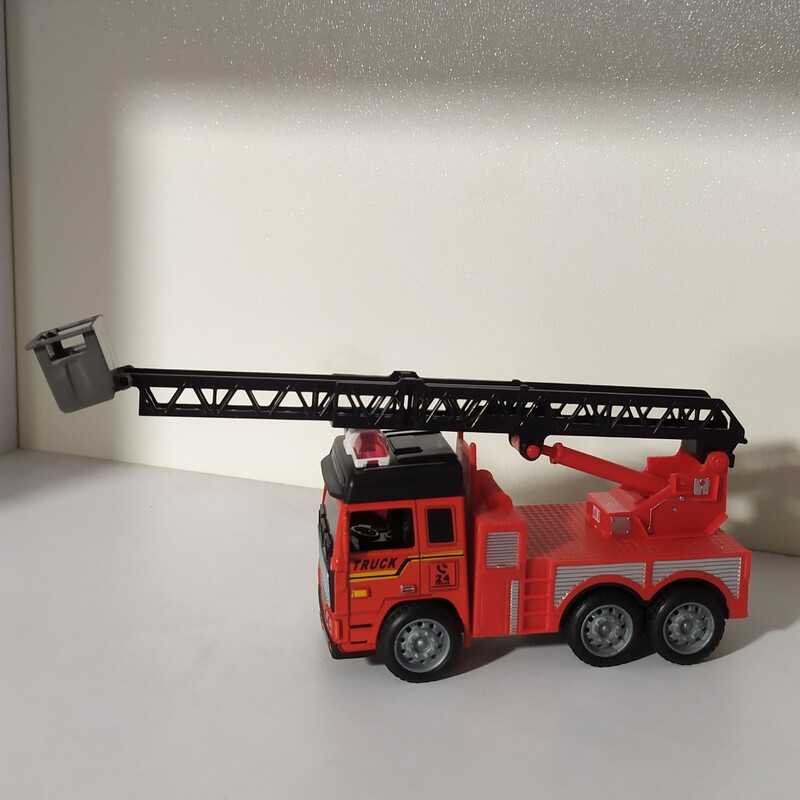 ماشین آتش نشانی اتاق جلو فلزی ، قسمت عقب و نردبان پلاستیکی عقب کش