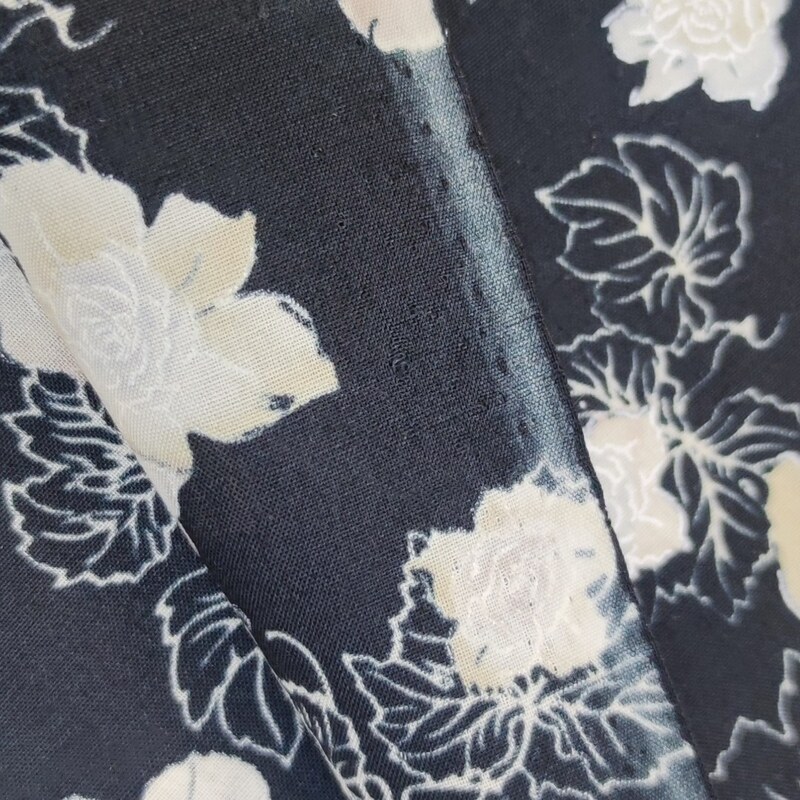 پارچه چادر ی تترون   کد A16 اصل ژاپن بسیار با کیفیت زمینه مشکی 5متر وعرض 115