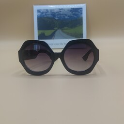 عینک آفتابی زنانه برند دیور(Dior) فریم مشکی لنز هایلایت کبودی رنگ 