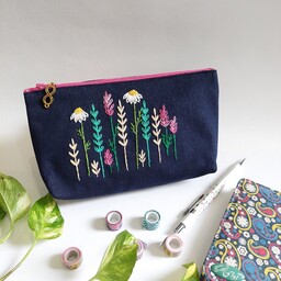 جامدادی کیف آرایش گلدوزی شده با دست پارچه ای طرح شاخه های گل