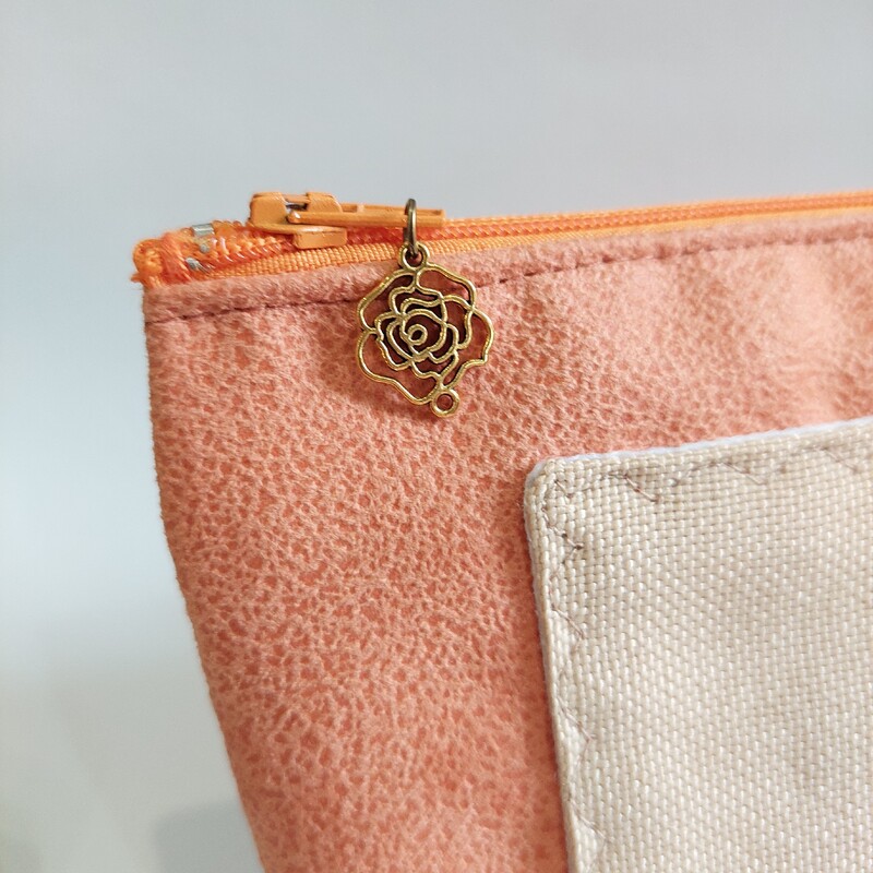 کیف لوازم آرایش گلدوزی شده با دست پارچه مبلی دست دوز رنگ نارنجی طرح زنبور