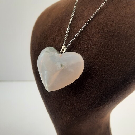 گردنبند قلبی سنگ عقیق سفیده خزه ای کد ه720 اصل به همراه زنجیر استیل رنگ ثابت