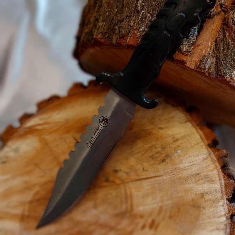 چاقوی شکاری زنجان جنس تیغه استیل درجه یک جنس دسته پلی کربن بسیار مقاوم و کاربردی طول کلی 32 سانت با غلاف کمری چرمی