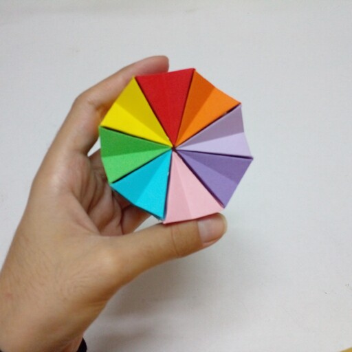 حلقه جادویی و سرگرمی اوریگامی مدل رنگارنگ متحرک رنگ ها قابل تغییر هست. 
