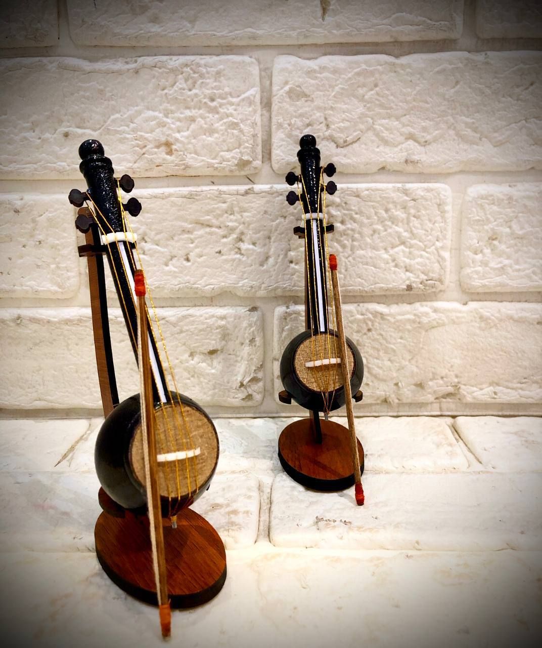 ساز کمانچه دکوری (پست پیشتاز پس کرایه)