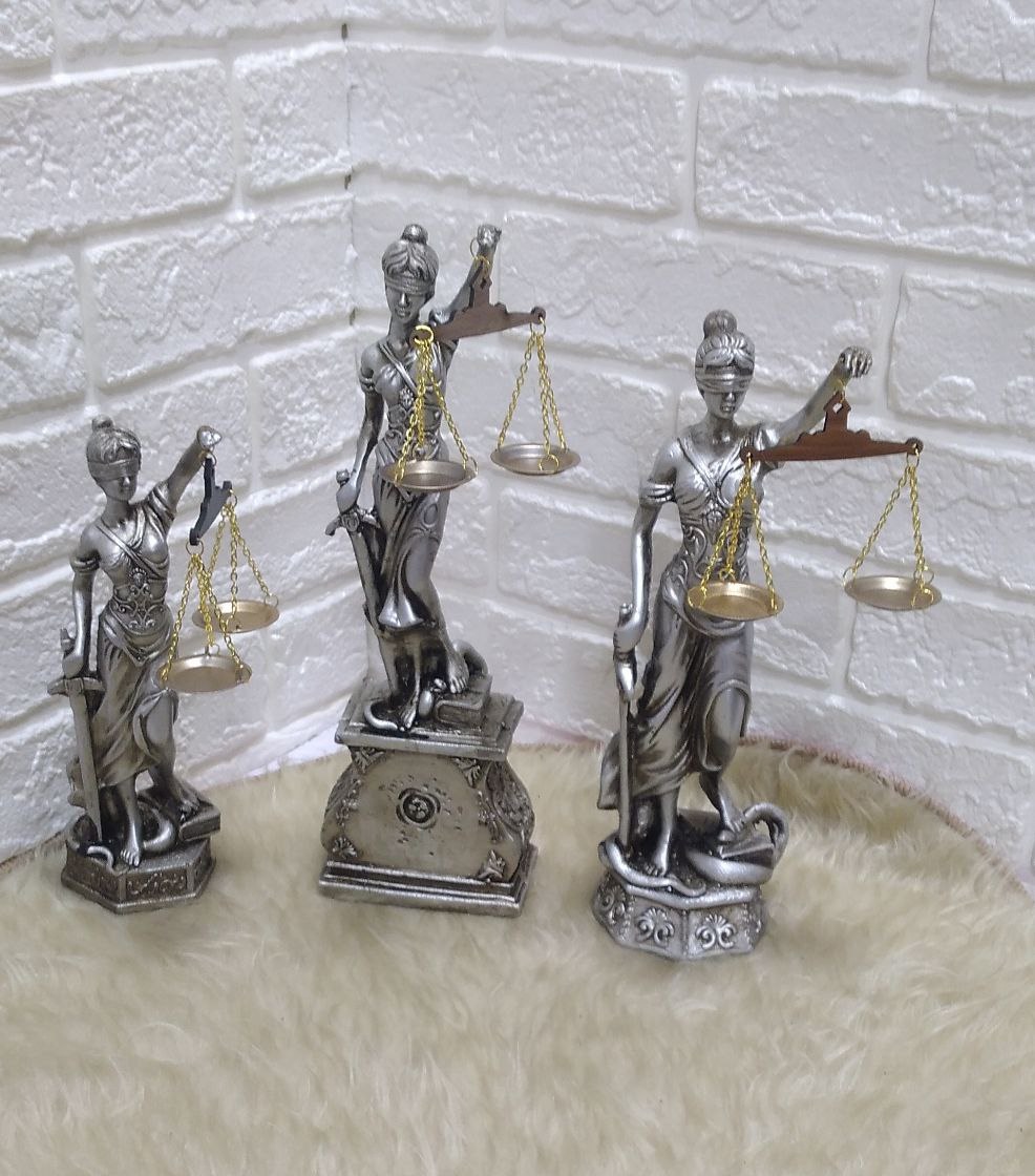 مجسمه عدالت 5تیکه (پست پیشتاز پس کرایه)