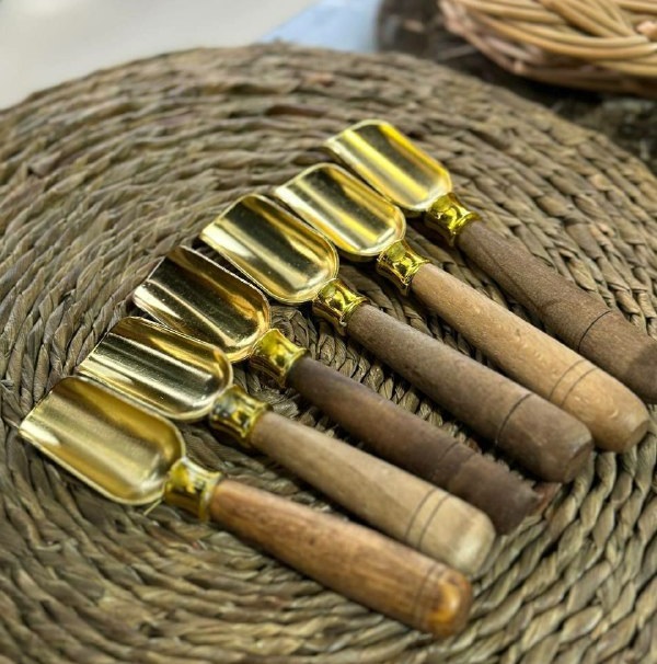 قاشق ادویه طلایی سرتاس (پست پیشتاز پس کرایه)
