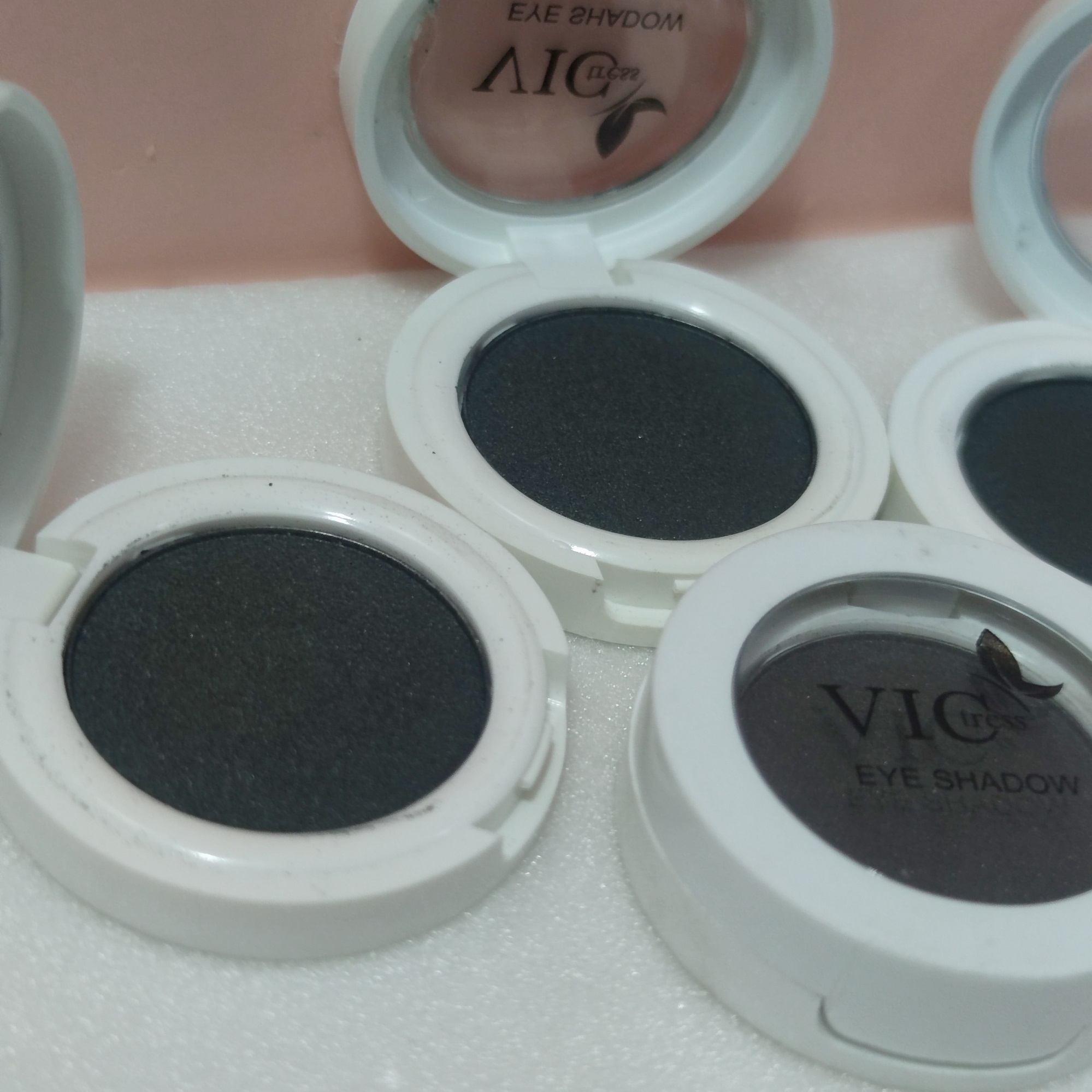 سایه چشم تکی مشکی vic tress
