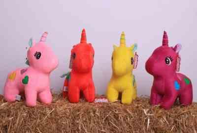 عروسک اسب تک شاخ 3 سه قلب کتاب