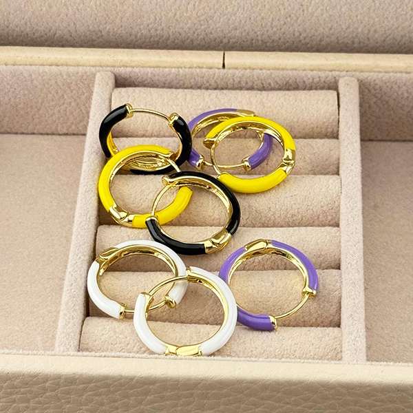 گوشواره حلقه‌ای میناکاری شده رنگی