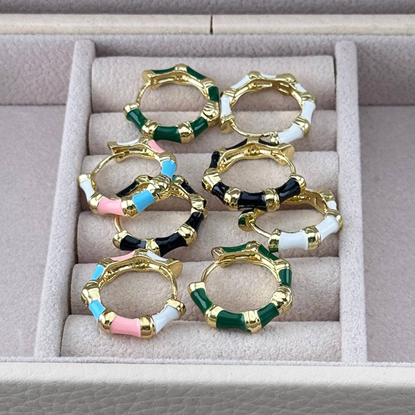 گوشواره حلقه‌ای طرح بامبو میناکاری شده