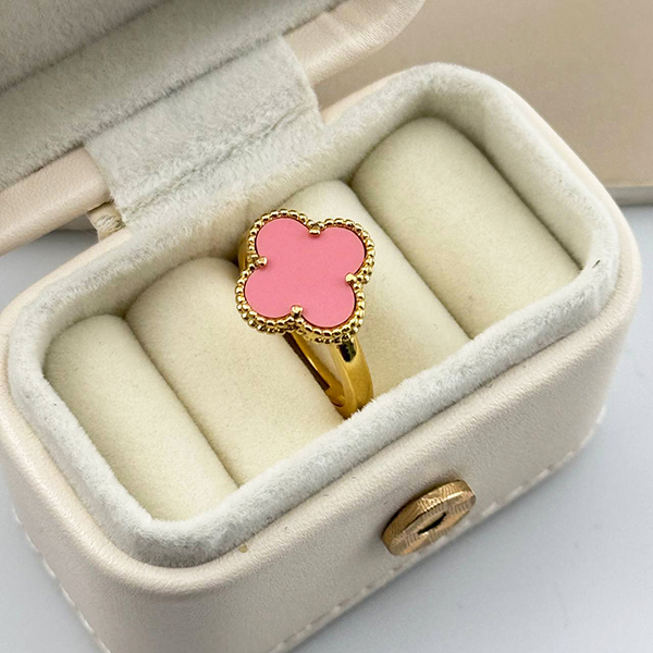 انگشتر میناکاری ونکلیف صورتی با قاب طلایی