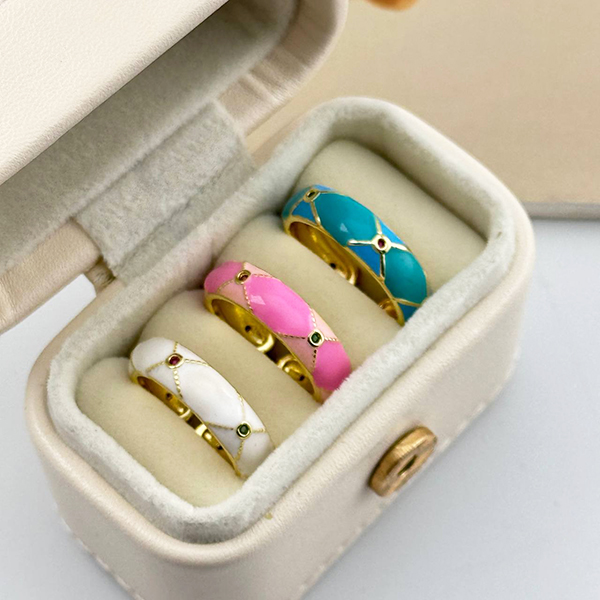 انگشتر میناکاری طلایی با نوار ساده در سه رنگ (سفید، صورتی، آبی)