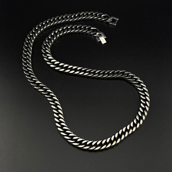 گردنبند کارتیر سیاه قلم ده میل با قفل کتابی