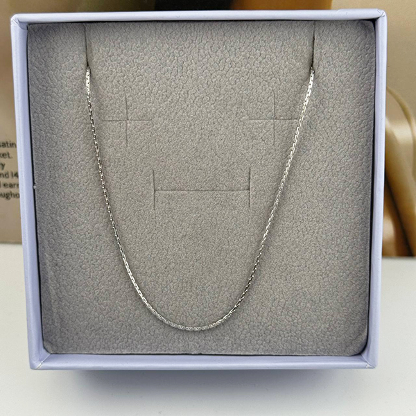 زنجیر نقره‌ای ساده و براق