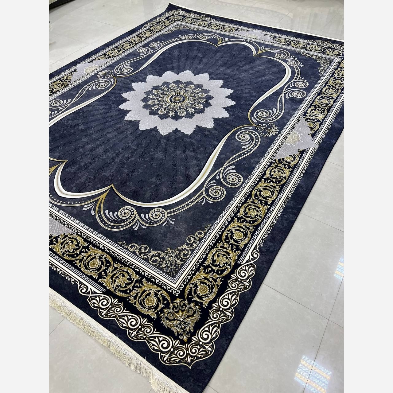 فرش ماشینی کاشان،1200شانه آکریلیک،تراکم 3600،ورساچه سرمه ای،کف ساده،6 متری (طبق سفارش مشتری) 