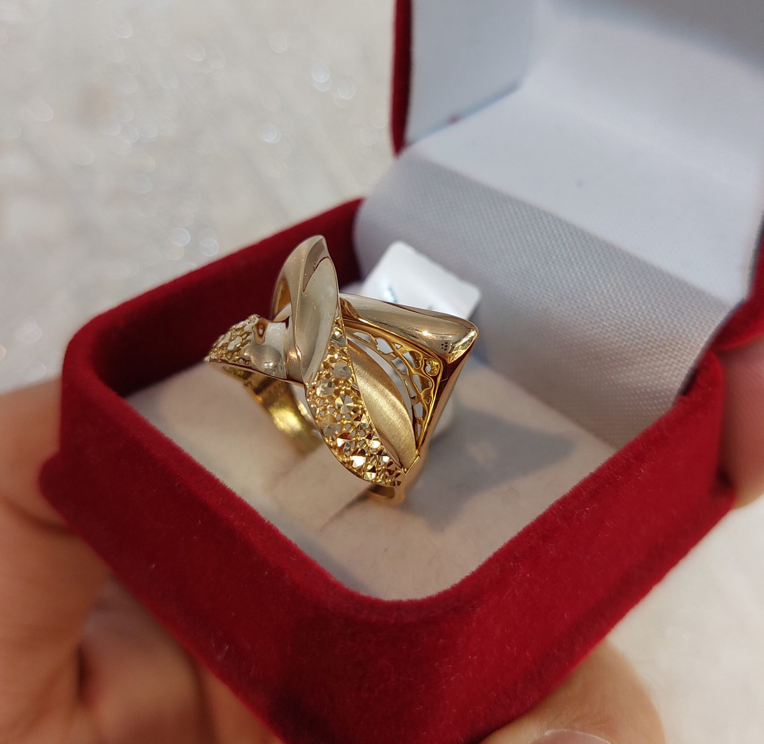 انگشتر طلای 18 عیار کد 004