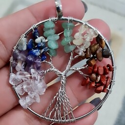 گردن آویز درخت زندگی همراه با سنگهای هفت چاکرا کاملا  طبیعی و زیبا  نماد خوش شانسی