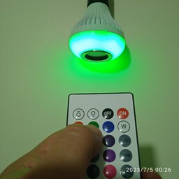 لامپ بلوتوثی اسپیکر دار  و کنترل دار  و دارای  13 رنگ  خرید دو عدد به بالا هزینه پست پیشتاز رایگان 