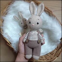 ست جغجغه خرگوش بافتنی شامل عروسک و جغجغه و بند پستونک با کاموای درجه یک ترک 