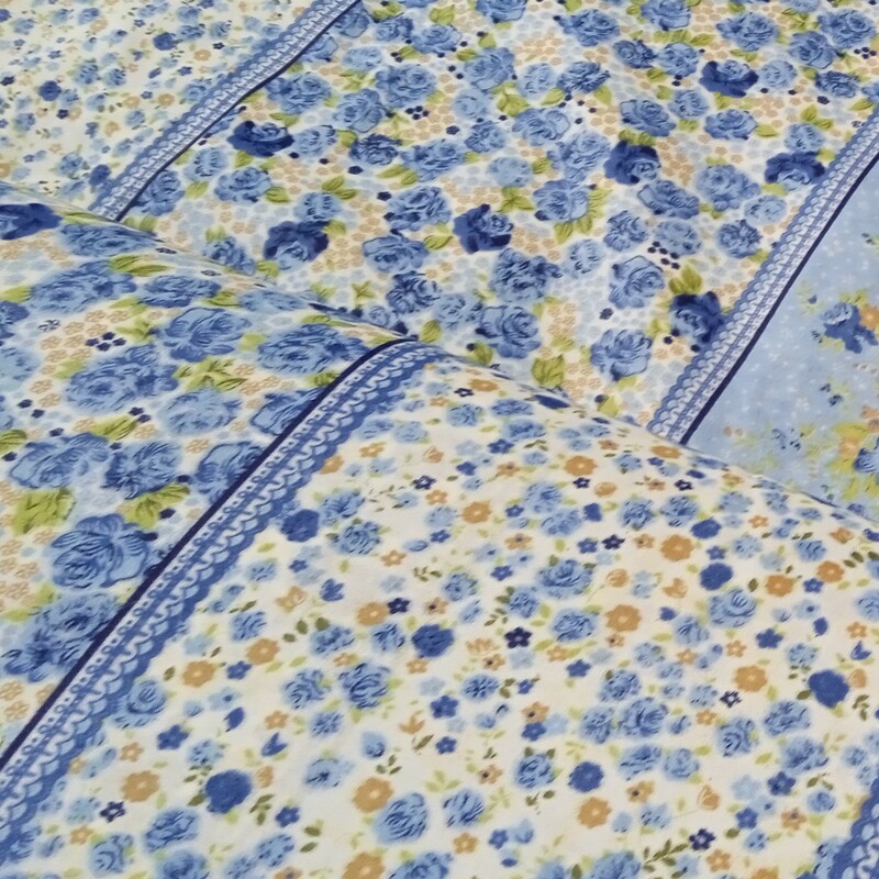 پارچه ملحفه ای  پارچه ملافه ای ستایش عرض دو متری   در  دو طرح و رنگ پارچه روتختی رو بالشی  ابی