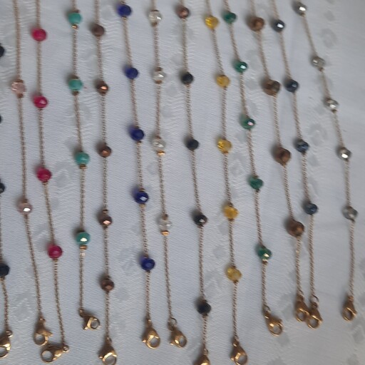 پابند و دستبند با مهره های  کریستالی رنگی و زنجیر استیل طلایی 