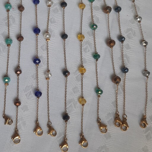 پابند و دستبند با مهره های  کریستالی رنگی و زنجیر استیل طلایی 