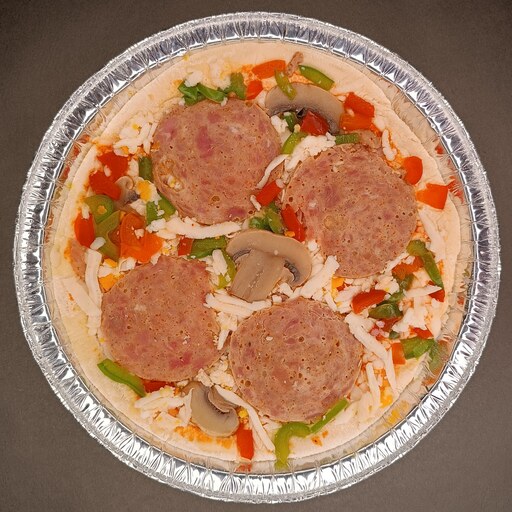 مینی پیتزا پپرونی نیمه آماده تهیه شده به روش خانگی و ارگانیک