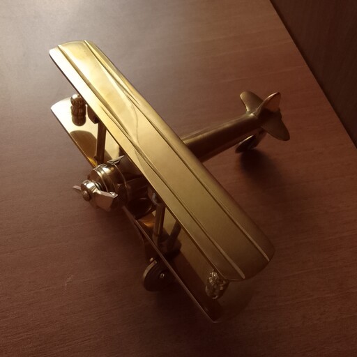مجسمه فیگور هواپیما فلزی برنجی طلایی هواپیما ملخی کاردست ابعاد 15 در 15