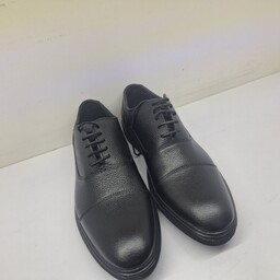 کفش مجلسی مردانه تمام  چرم طبیعی مدل p10 مشکی آذرپلاس مستقیم از تولید کننده (ارسال رایگان )پسرانه اداره ای 