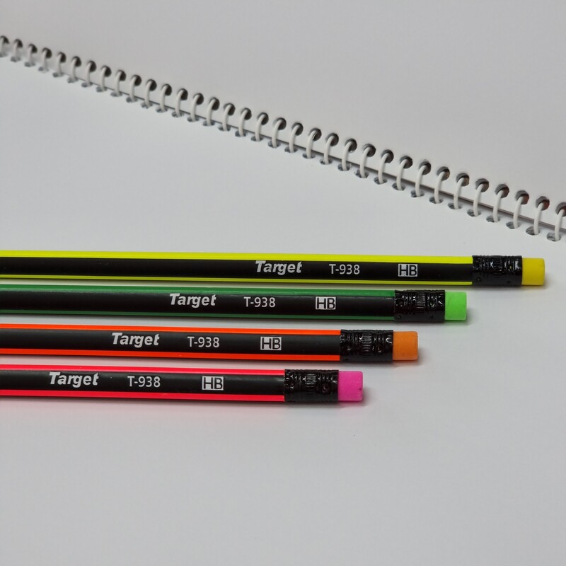 مداد مشکی سه گوش پاکن دار بدنه رنگی تارگت تک عددی