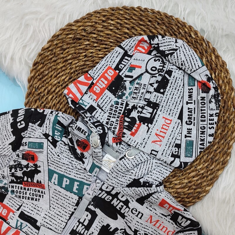 سویشرت  کلاه دار  تو کرکی  پسرانه طرح روزنامه ای برند بنگلادشی سایز بندی از 2 تا 6 سال پوشاک کودک نیکا