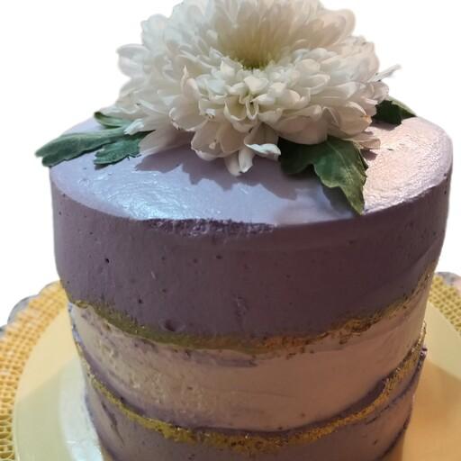 کیک تولد خانگی با تزئینات خامه یاسی رنگ 