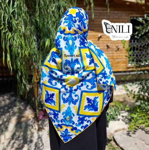 روسری نخی کریستالی طرح سنتی آبی زرد قواره 135 دور دستدوز
