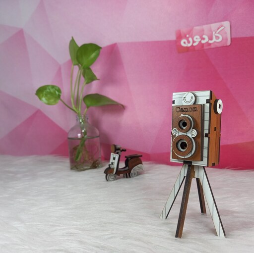 دکوری دوربین چوبی سایز کوچک-دوربین قدیمی-ماکت دوربین کنن-دوربین کنن-ماکت گلدونه