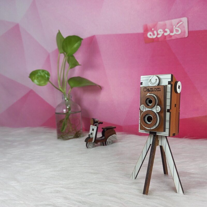 دکوری دوربین چوبی سایز کوچک-دوربین قدیمی-ماکت دوربین کنن-دوربین کنن-ماکت گلدونه