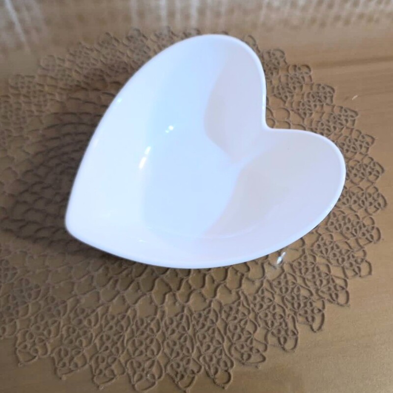 کاسه قلبی کوچک  جنس چینی پرسلان قابل استفاده در مایکرفر و ماشین ظرفشویی 