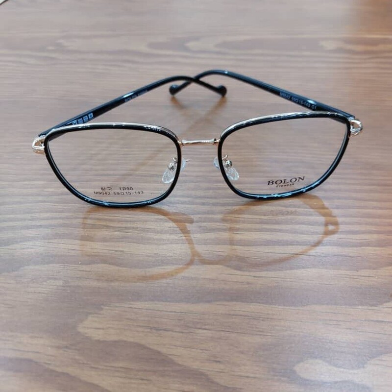 عینک طبی مارک Bolon بسیار سبک و راحت  جنس فلز و کائوچو  رنگ مشکی