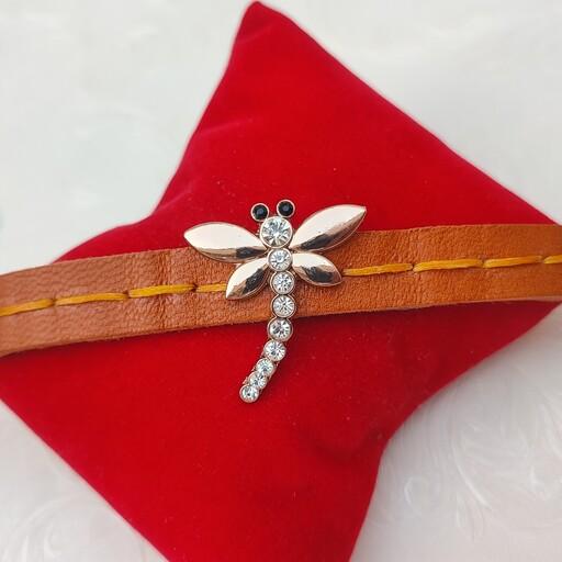 دستبند چرم طبیعی دست ساز و دست دوز بسیار شیک و زیبا طرح پروانه  ارسال رایگان