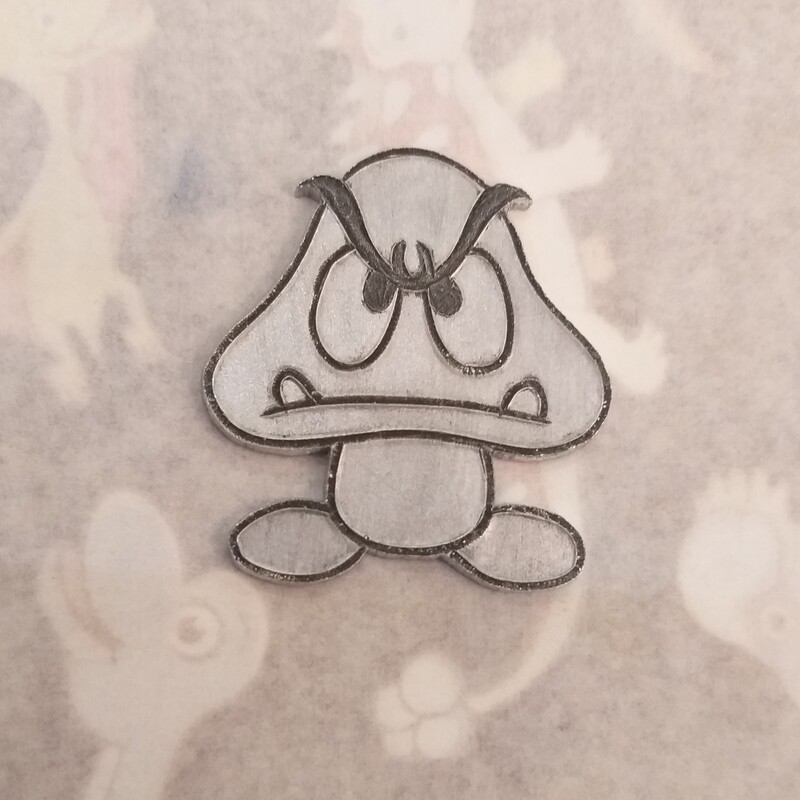 پلاک سوپر ماریو Super Mario ( نماد بازی قارچ خور )  16 گومبا  Goomba    آلومینیومی
