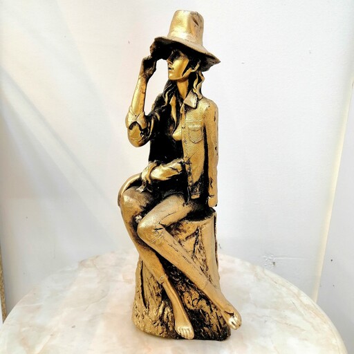 مجسمه و تندیس کابویی پلی استری طلایی با کیفیت عالی