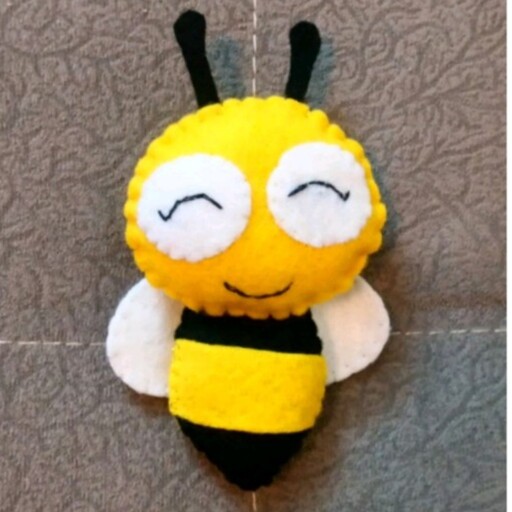 عروسک نمدی طرح زنبور دوخت سفارشی دست دوز عروسک پارچه ای