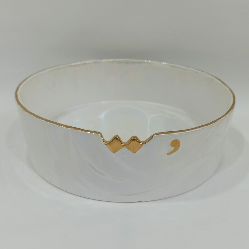 ظرف سرامیک لعاب طلا  رنگ سفید قطر  22 سانت دستساز ایرانی