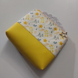 کیف لوازم آرایش چرمی گل زرد با چرم مصنوعی فانتزی