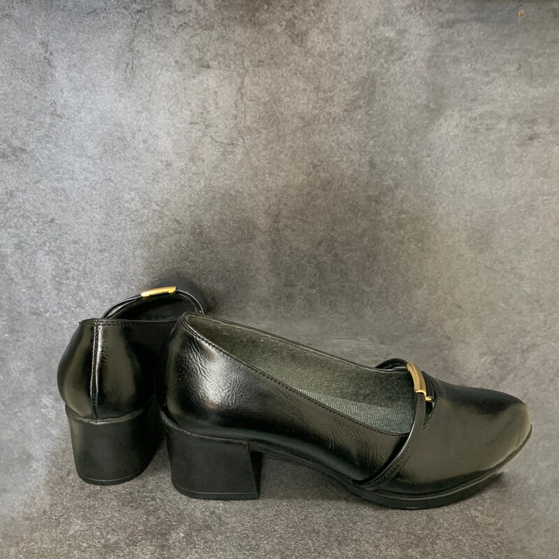 کفش زنانه طبی پاشنه پهن چرم  (بسیار سبک)مدل حلقه رنگ مشکی سایز 37 تا 40 باارسال رایگان کفش پاارا